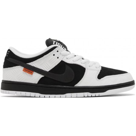 TIGHTBOOTH x Dunk Low SB