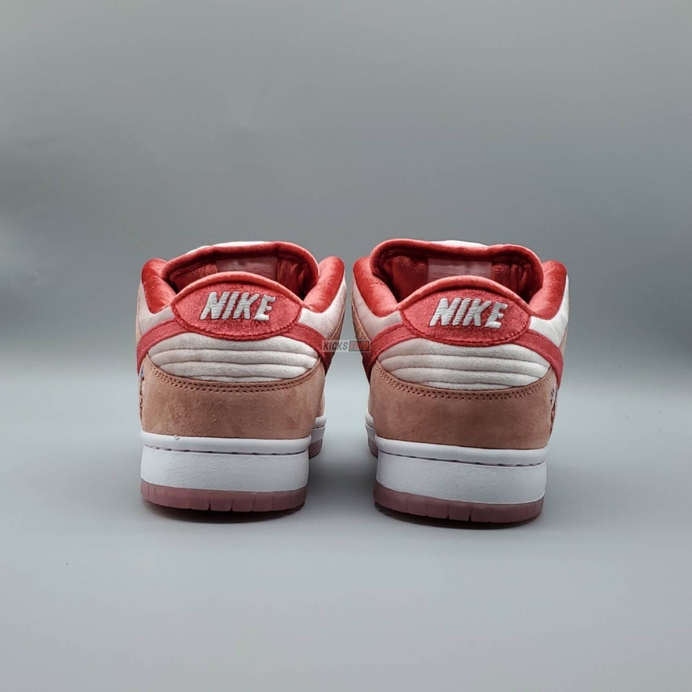 StrangeLove x Dunk Low SB 