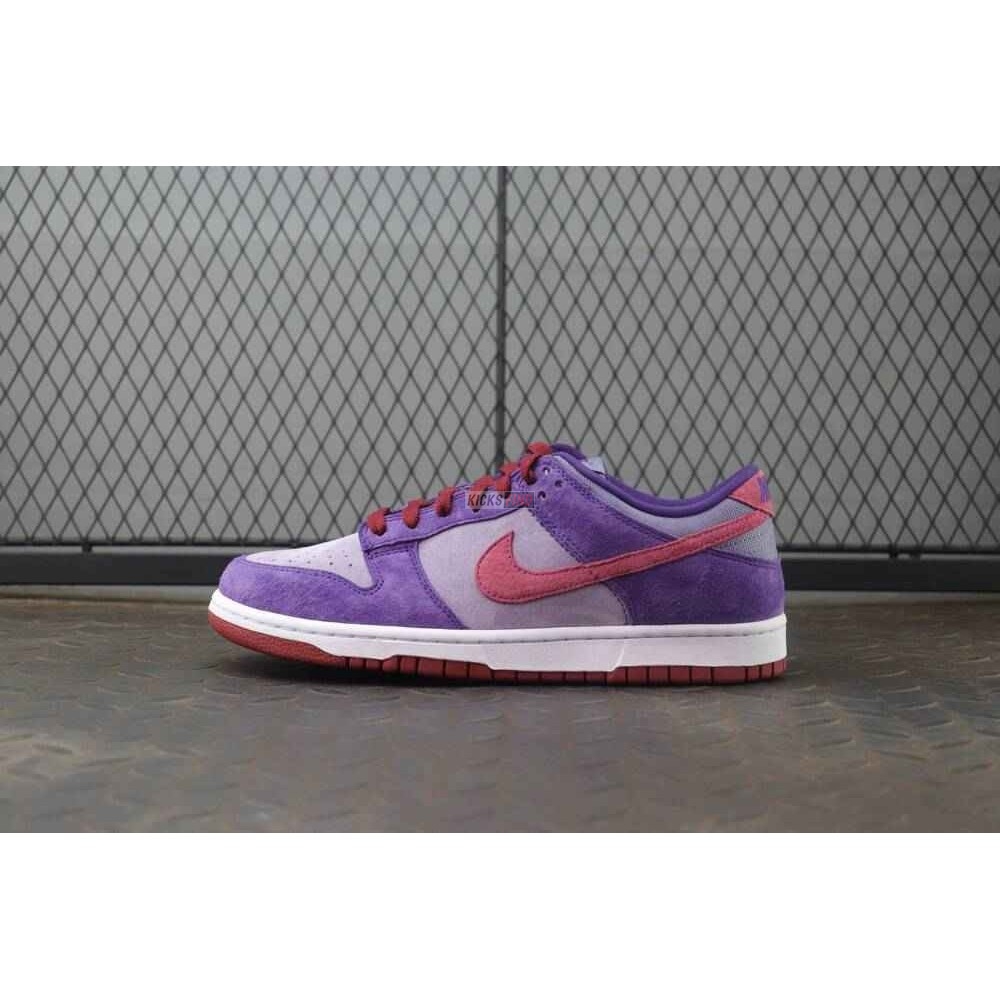 Dunk Low Retro Vol. 1 SP 