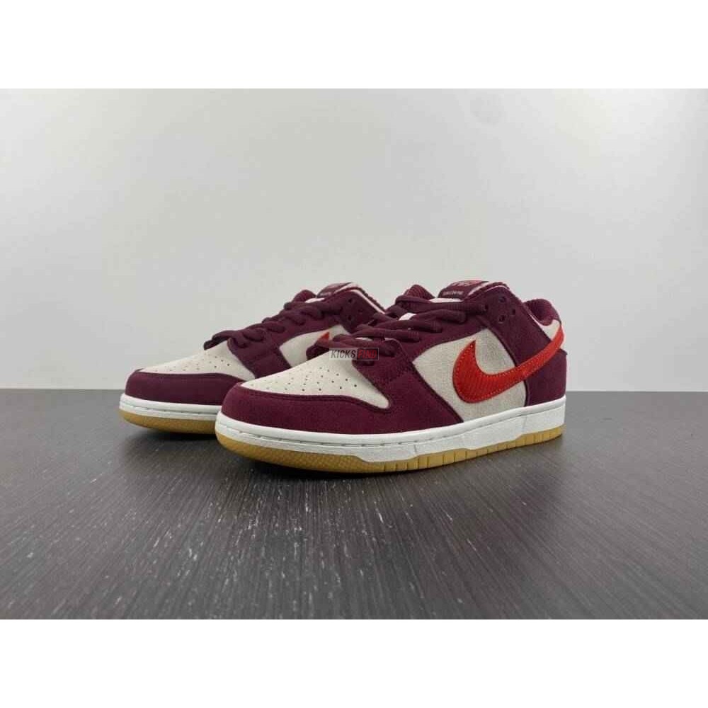 Skate Like a Girl x Dunk Low SB