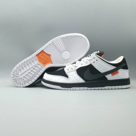 TIGHTBOOTH x Dunk Low SB