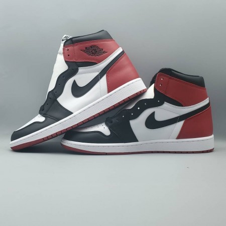 Air Jordan 1 Retro High OG 'Black Toe' 2016