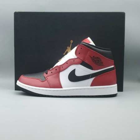 Air Jordan 1 Mid 'Chicago Black Toe'