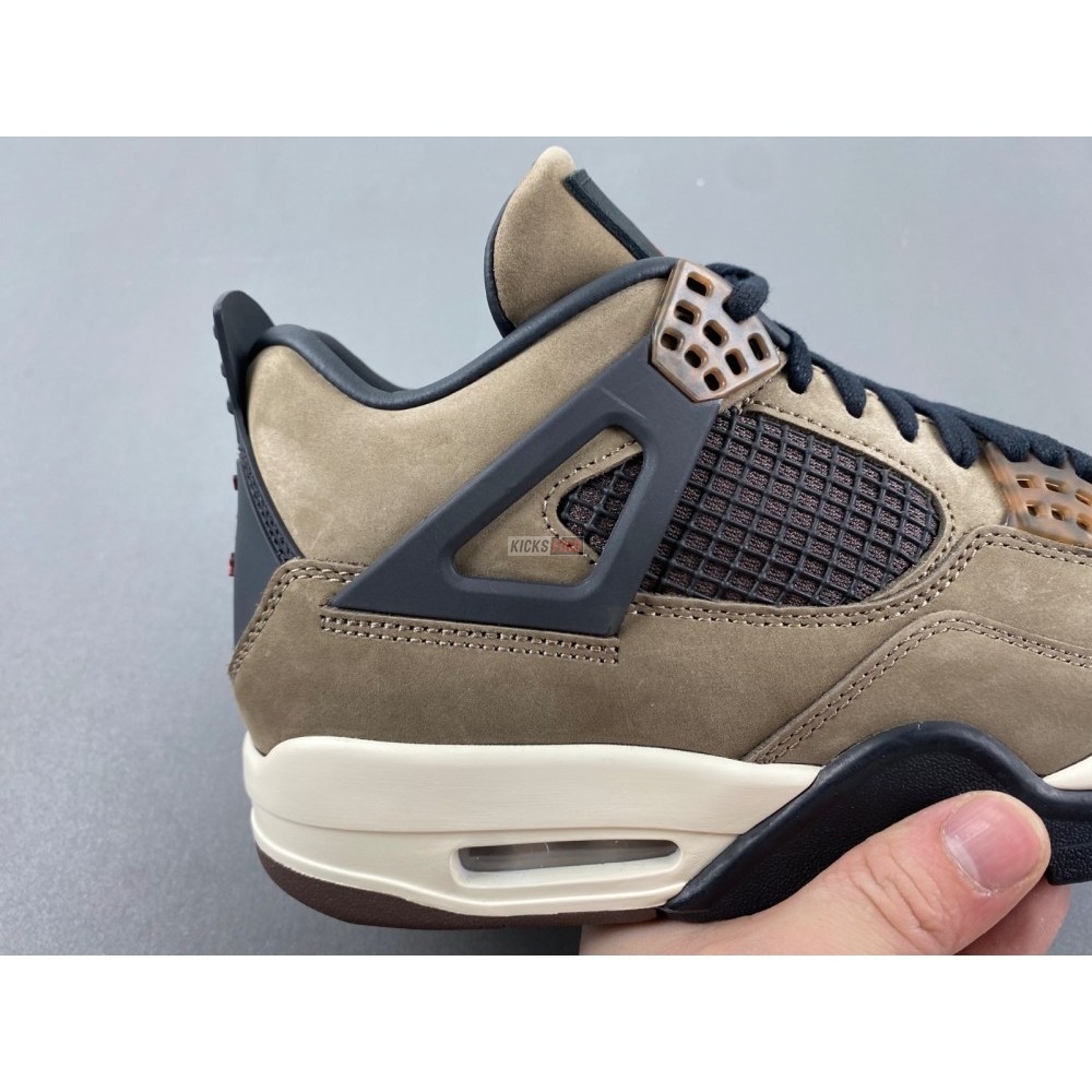 Travis Scott x Air Jordan 4 Retro 