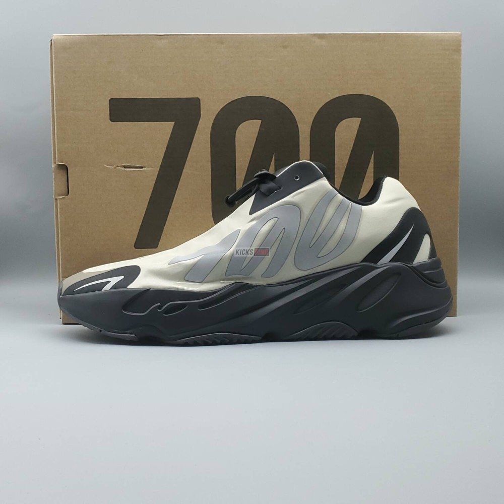 Yeezy Boost 700 MNVN 