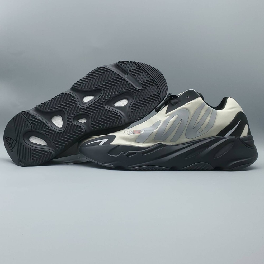 Yeezy Boost 700 MNVN 