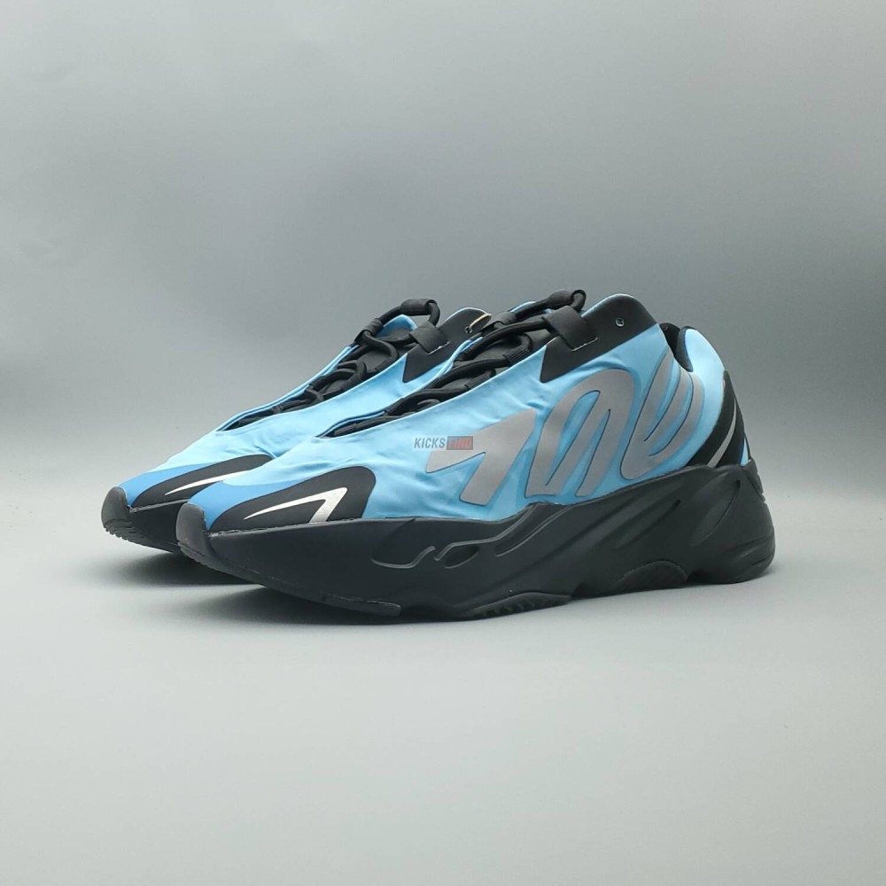 Yeezy Boost 700 MNVN 